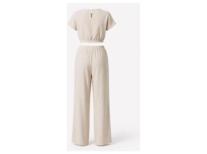 Massimo Dutti Conjunto de crop top e calças largas bege - vista 3