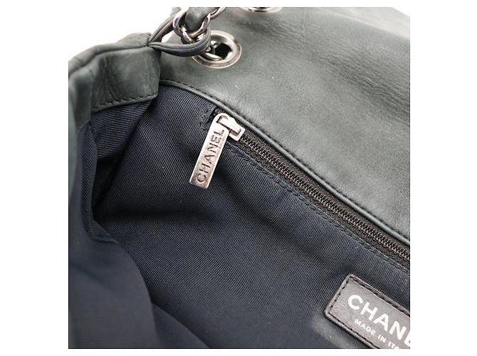 Borsa a patta Chanel in pelle di agnello matelassé nera Nero - vista 11
