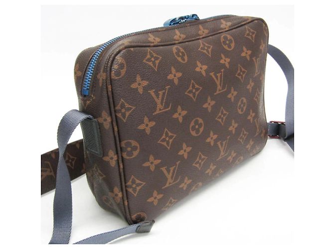 Louis Vuitton Outdoor Messenger Monogram Canvas PM Marrone - vista 2