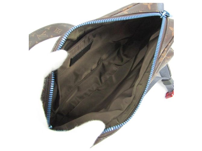 Louis Vuitton Outdoor Messenger Monogram Canvas PM Marrone - vista 4