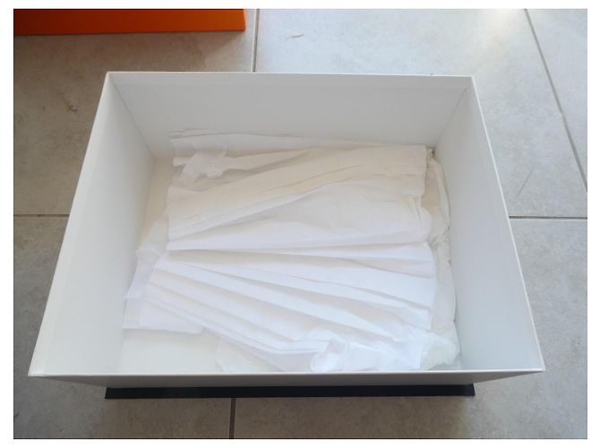Chanel Box 31, Rue Cambon - Paris 38X29X16 cms White - view 2