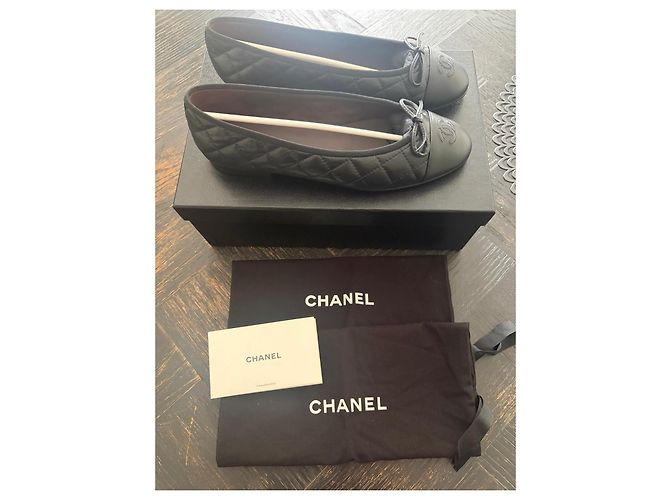 Sapatilhas Chanel em pele acolchoada preta Preto - vista 11