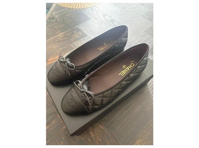 Sapatilhas Chanel em pele acolchoada preta Preto - vista 3