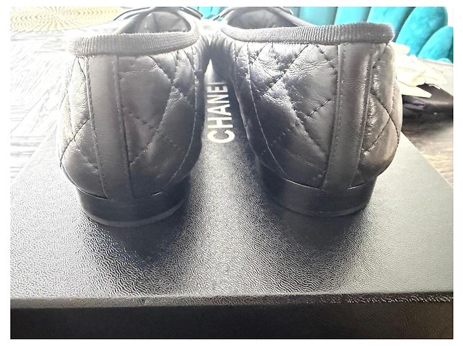 Sapatilhas Chanel em pele acolchoada preta Preto - vista 6
