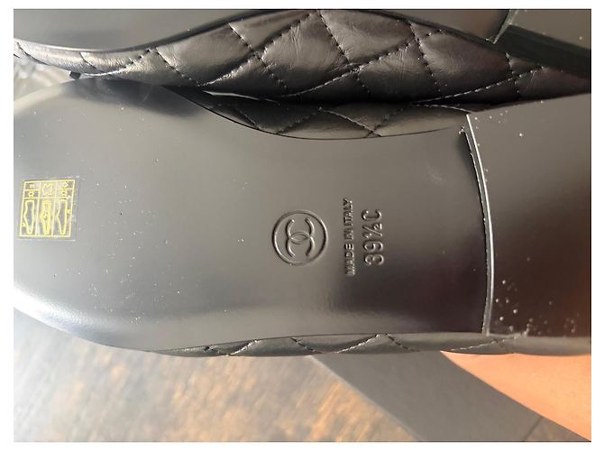 Sapatilhas Chanel em pele acolchoada preta Preto - vista 8