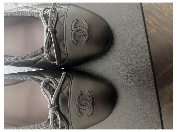 Sapatilhas Chanel em pele acolchoada preta Preto - vista 9