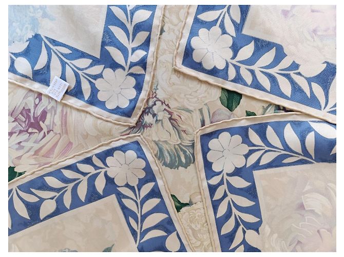Gucci Seidenschal mit Blumenmuster Pink Weiß Blau Beige Grün - Ansicht 3