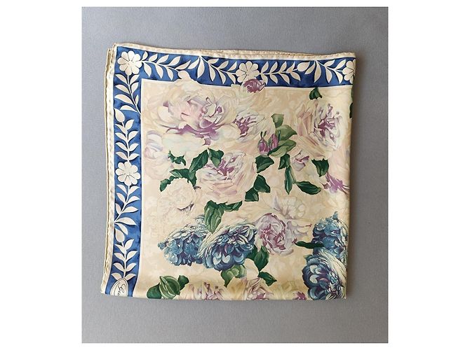 Gucci Seidenschal mit Blumenmuster Pink Weiß Blau Beige Grün - Ansicht 6