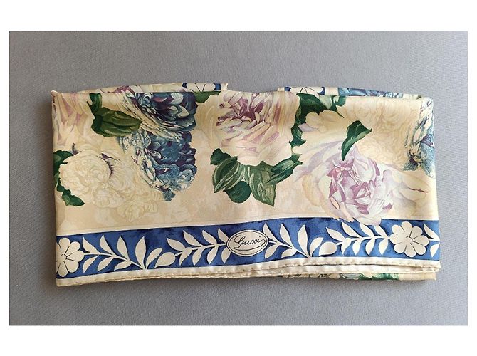 Gucci Seidenschal mit Blumenmuster Pink Weiß Blau Beige Grün - Ansicht 8
