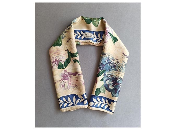 Gucci Seidenschal mit Blumenmuster Pink Weiß Blau Beige Grün - Ansicht 9