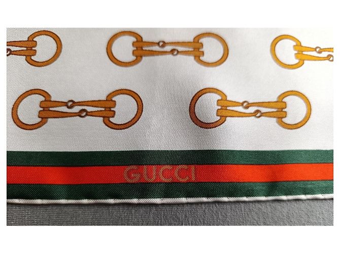 Gucci Seidenschal mit Pferdebeißermotiv Weiß Golden - Ansicht 2