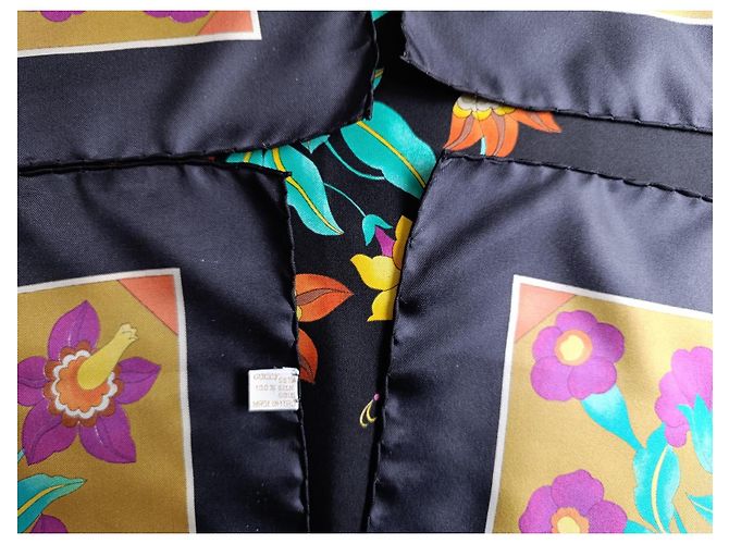 Foulard in seta Gucci con stampa floreale e farfalle Nero Rosa Bianco D'oro Verde Arancione Porpora Giallo - vista 3