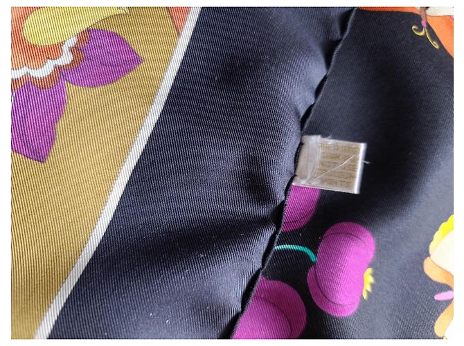 Foulard in seta Gucci con stampa floreale e farfalle Nero Rosa Bianco D'oro Verde Arancione Porpora Giallo - vista 4