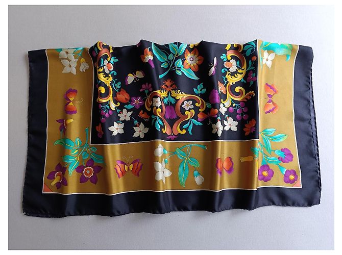 Foulard in seta Gucci con stampa floreale e farfalle Nero Rosa Bianco D'oro Verde Arancione Porpora Giallo - vista 5