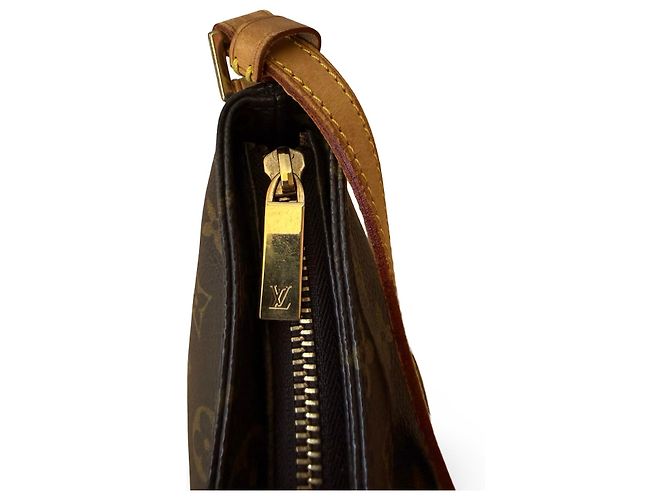 Louis Vuitton Trotteur Fine Trotter Castaño - vista 3