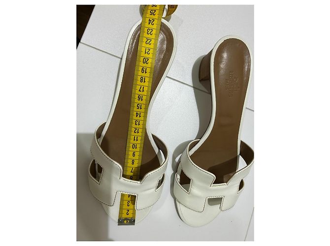 Hermès Oasis Mules Sandali in pelle bianca tg 37.5 Marrone Bianco - vista 10