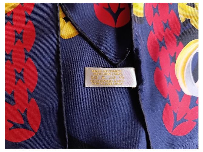 Foulard di seta Must de Cartier Bianco Rosso Blu D'oro - vista 4