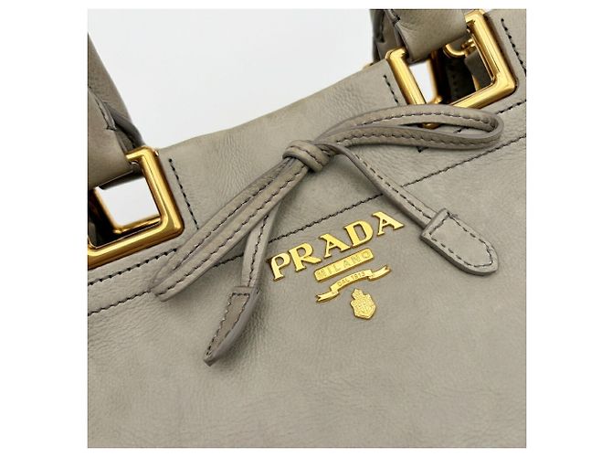 Borsa a tracolla in pelle Prada BN2245 in Grayish Grigio - vista 11