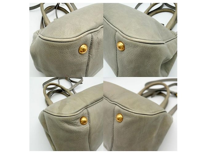 Borsa a tracolla in pelle Prada BN2245 in Grayish Grigio - vista 12