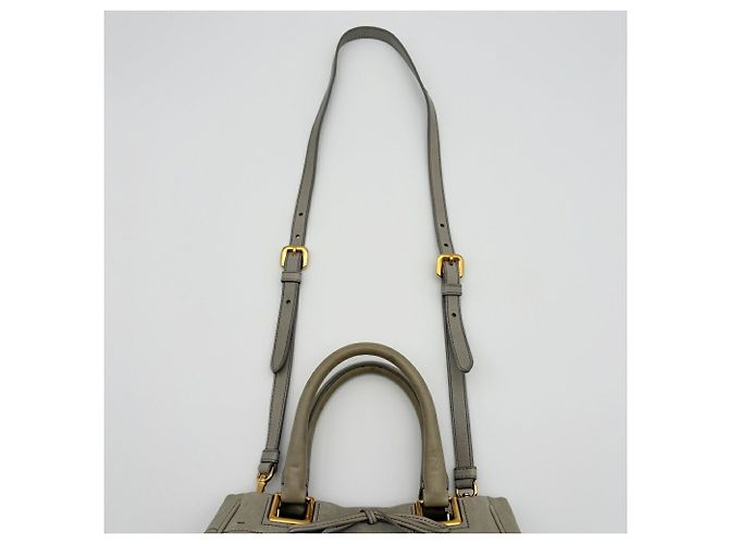Borsa a tracolla in pelle Prada BN2245 in Grayish Grigio - vista 16