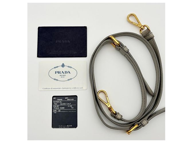 Borsa a tracolla in pelle Prada BN2245 in Grayish Grigio - vista 21