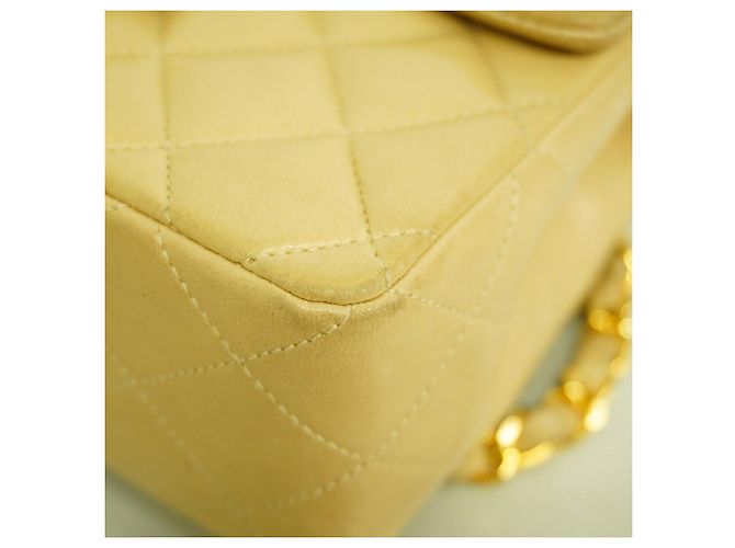 Borsa a spalla Mini Matelassé con catena Chanel Beige - vista 12