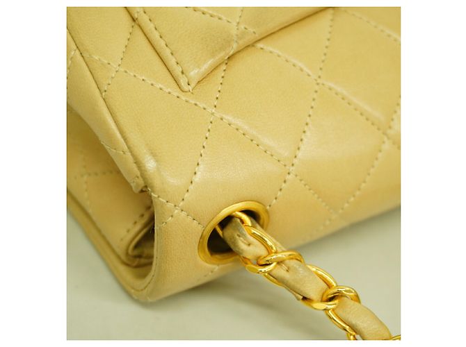 Borsa a spalla Mini Matelassé con catena Chanel Beige - vista 8