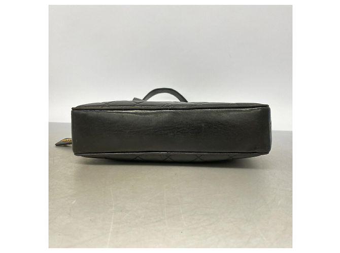 Borsa a tracolla Chanel Matelassé in pelle d'agnello Nero - vista 3