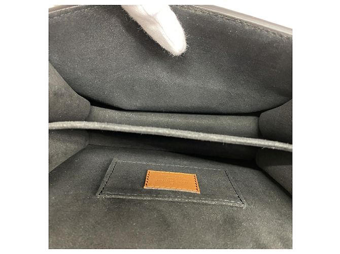 Bolso de hombro Louis Vuitton Dauphine MINI Negro - vista 4