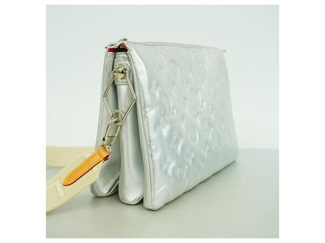Borsa Louis Vuitton Monogram Embossed Coussin PM Argento - vista 2