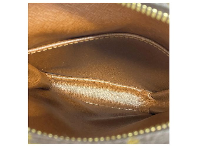 Bolsa de Ombro Louis Vuitton Monogram Danube Marrom - vista 4