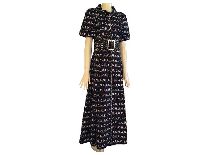 Chanel Kleid mit All-Over-Logo-Print und Gürtel Schwarz Mehrfarben - Ansicht 3