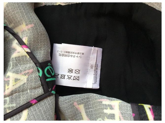 Chanel Kleid mit All-Over-Logo-Print und Gürtel Schwarz Mehrfarben - Ansicht 9