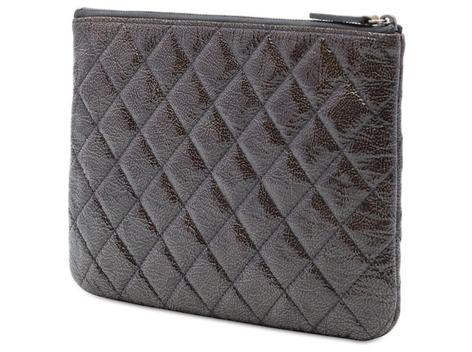 Clutch Chanel Gray Small Quilted Crinkled Patent O Case Marrone Grigio antracite - vista 2