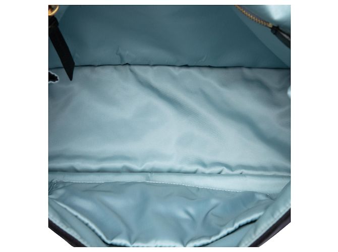 Etiquette Borsa Satchel Prada in Tessuto Nero con Etichetta - vista 4