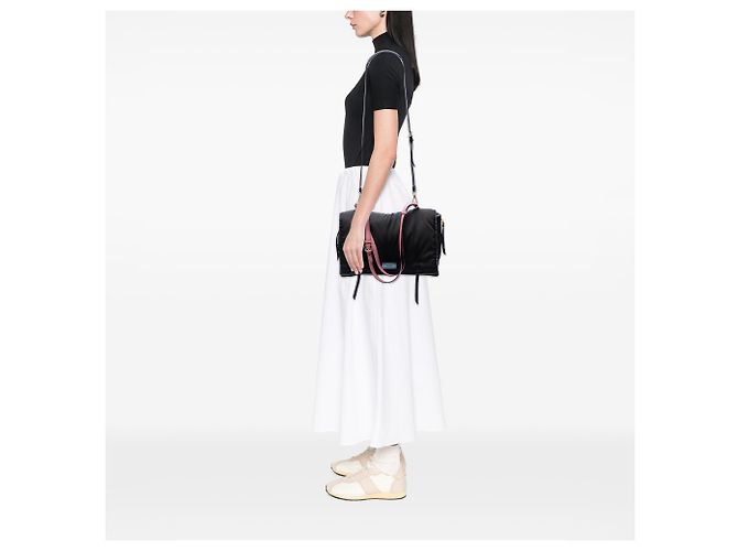 Etiquette Borsa Satchel Prada in Tessuto Nero con Etichetta - vista 6