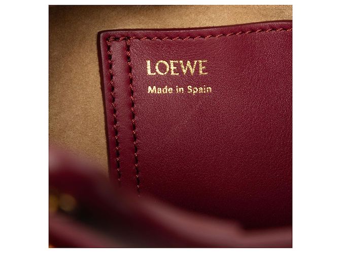 Mini borsa a secchiello LOEWE in pelle di vitello martellata rossa Rosso Bordò - vista 5