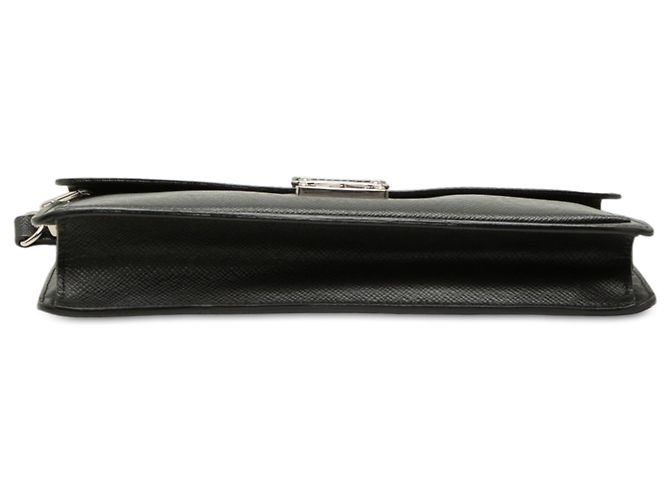 Clutch Louis Vuitton Belaia in Taiga nero - vista 3