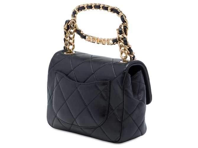 Chanel Mini Borsa a Patta in Lambskin Matelassé Nero con Logo Oval e Manico a Catena - vista 2