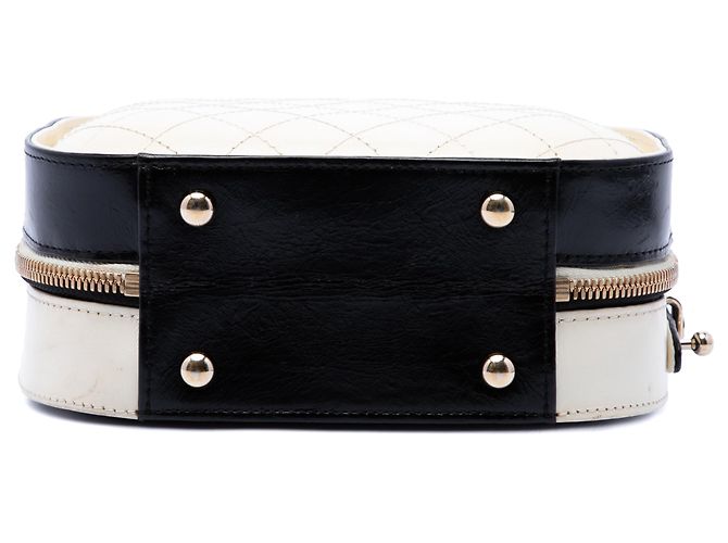 Chanel Vanity Case Small CC Matelassé in Pelle di Vitello Stropicciata Bianca Bianco Crudo - vista 3