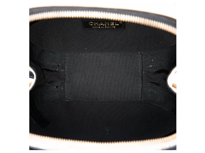 Chanel Vanity Case Small CC Matelassé in Pelle di Vitello Stropicciata Bianca Bianco Crudo - vista 4