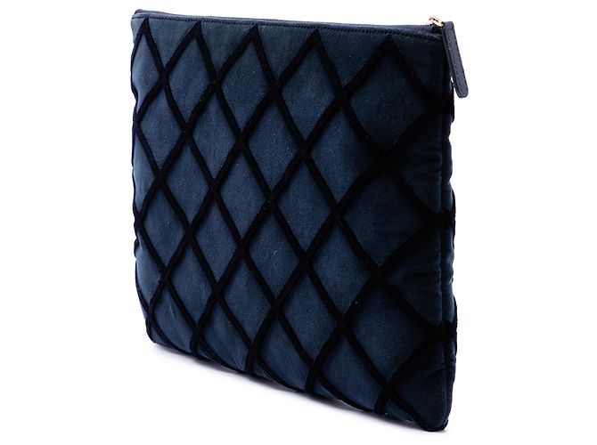 Clutch Chanel Blue Large Quilted Velvet O Case Blu navy - vista 2