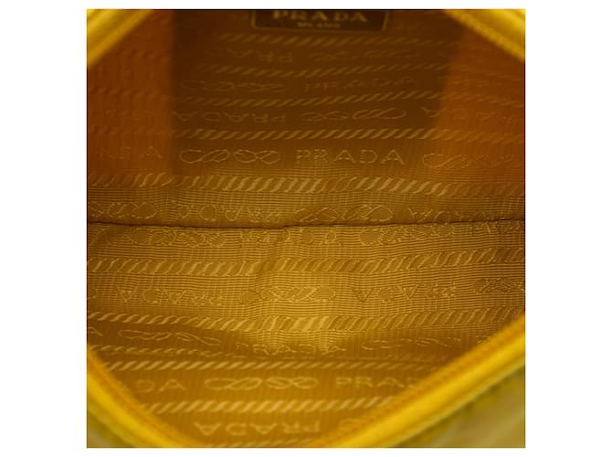 Borsa a tracolla Prada Mini Tessuto Re Edition 2000 Gialla Giallo - vista 4