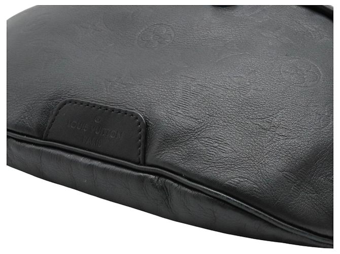 Bumbag Marsupio Louis Vuitton Black Monogram Shadow Discovery Nero - vista 3