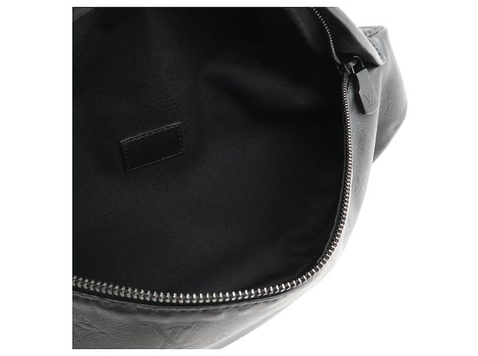Bumbag Marsupio Louis Vuitton Black Monogram Shadow Discovery Nero - vista 4