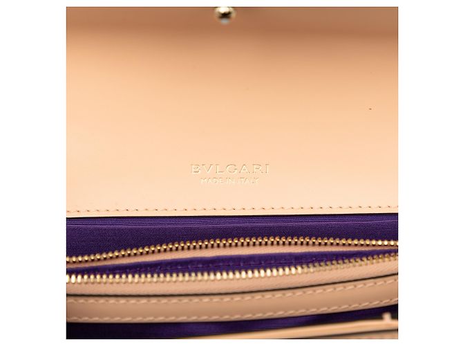 Bulgari Bvlgari Serpenti Forever Crossbody in vitello beige - vista 5