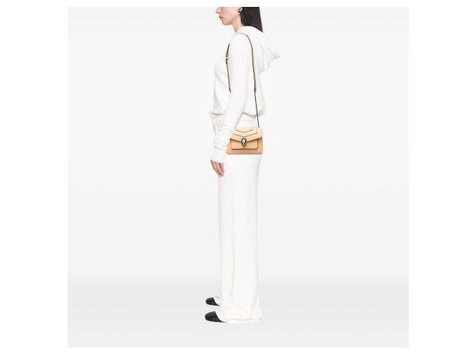 Bulgari Bvlgari Serpenti Forever Crossbody in vitello beige - vista 6