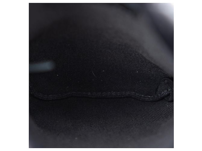Portacellulare a tracolla Chanel in pelle d'agnello matelassé nera con logo CC e catena Nero - vista 4