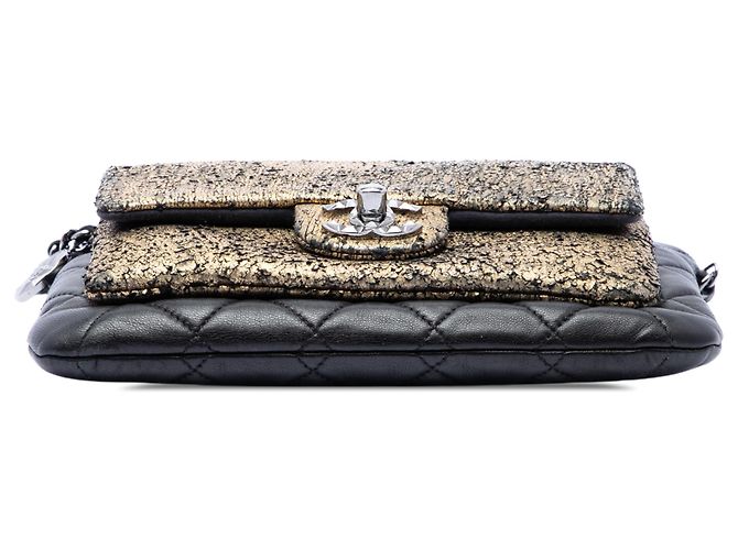 Clutch On Chain Mineral Nights em pele de cordeiro acolchoada e metal dourado Chanel - vista 3