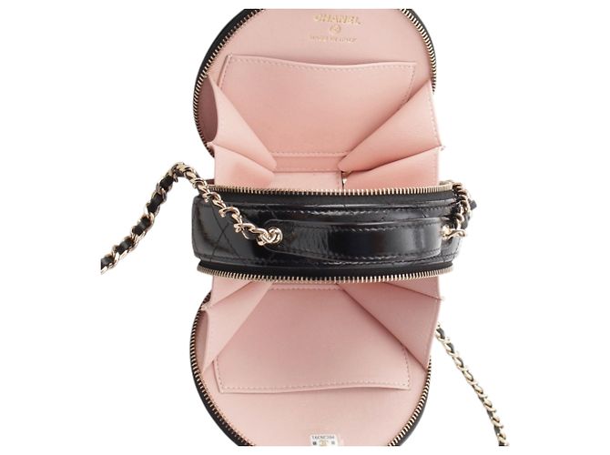 Chanel Vanity Case Round Handle With Care in pelle d'agnello lucida matelassé nera con catena Nero - vista 6